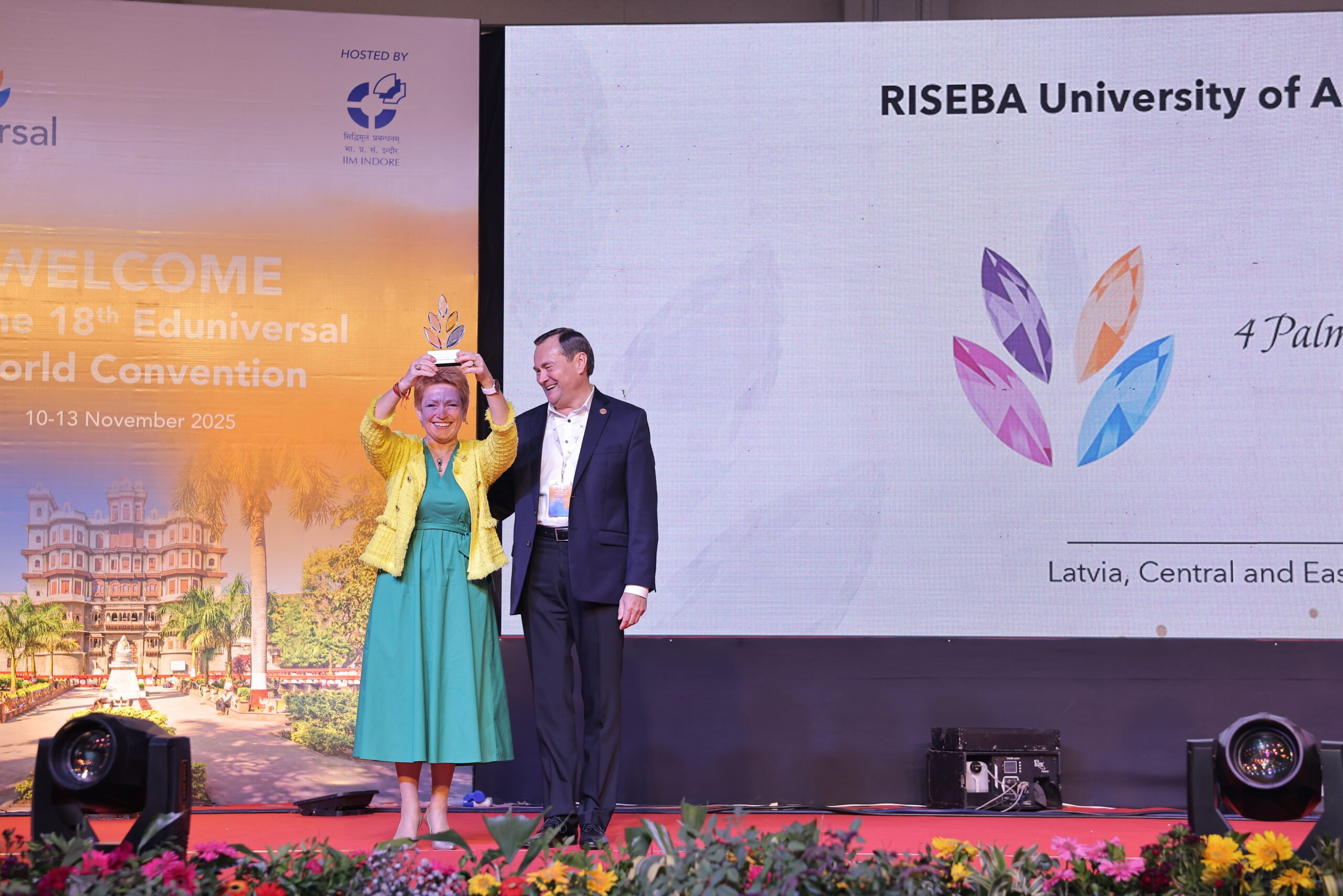 RISEBA atkal atzīta par vienu no pasaules vadošajām biznesa skolām, saņemot prestižo “Four Palms of Excellence” novērtējumu globālajā Eduniversal World Convention 2025.