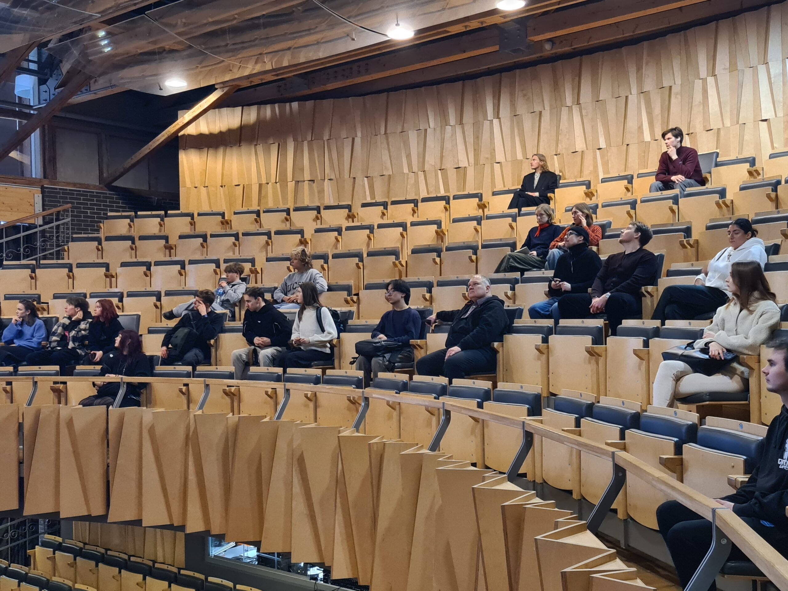 RISEBA studenti studiju kursa “Interjera dizains” ietvaros viesojas Pasaules latviešu mākslas centrā Cēsīs