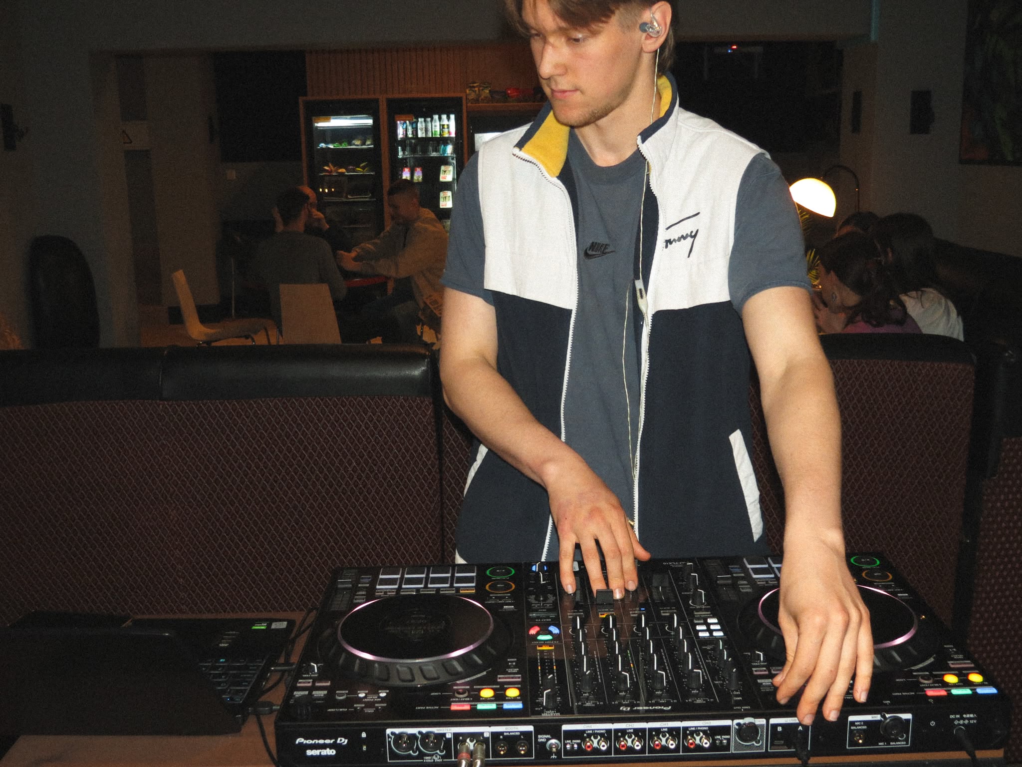 COMMUNITY LOUNGE Opening Celebrated in a Great Atmosphere